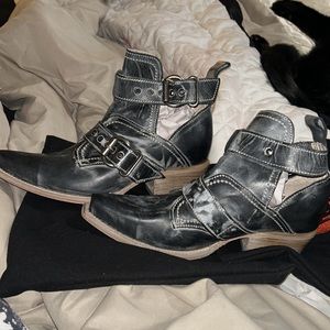 Brand new Freebird sandales